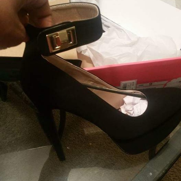 Black Pump Heels with Buckle Ankle - Picture 1 of 2